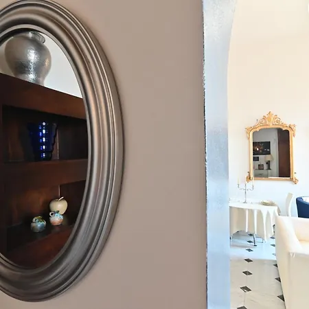 Izzhome Elegance Apartman
