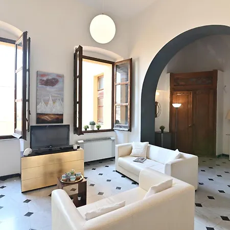 Izzhome Elegance Apartman