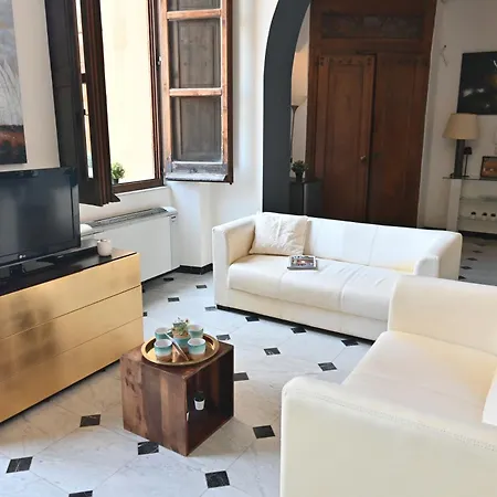 Izzhome Elegance Apartman *