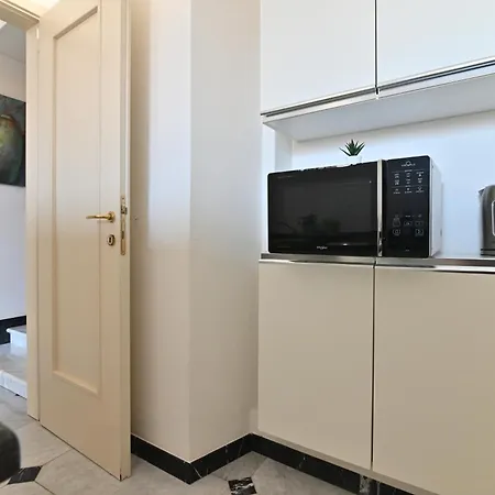 Izzhome Elegance Apartman *
