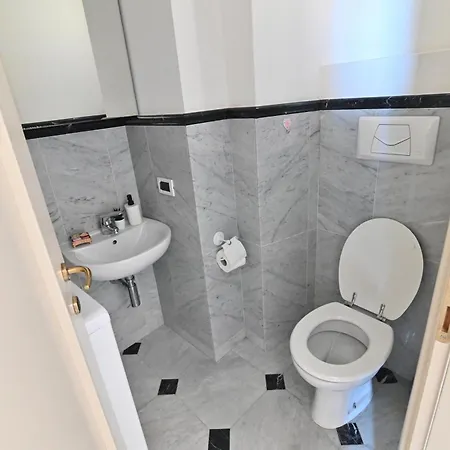 Izzhome Elegance Apartman *
